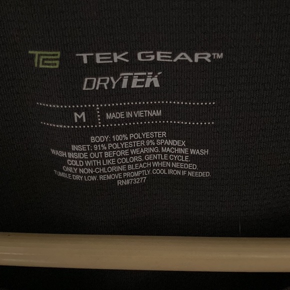 3/$18 (2) Tek Gear Dry Tek Size Medium shirts - Picture 5 of 7